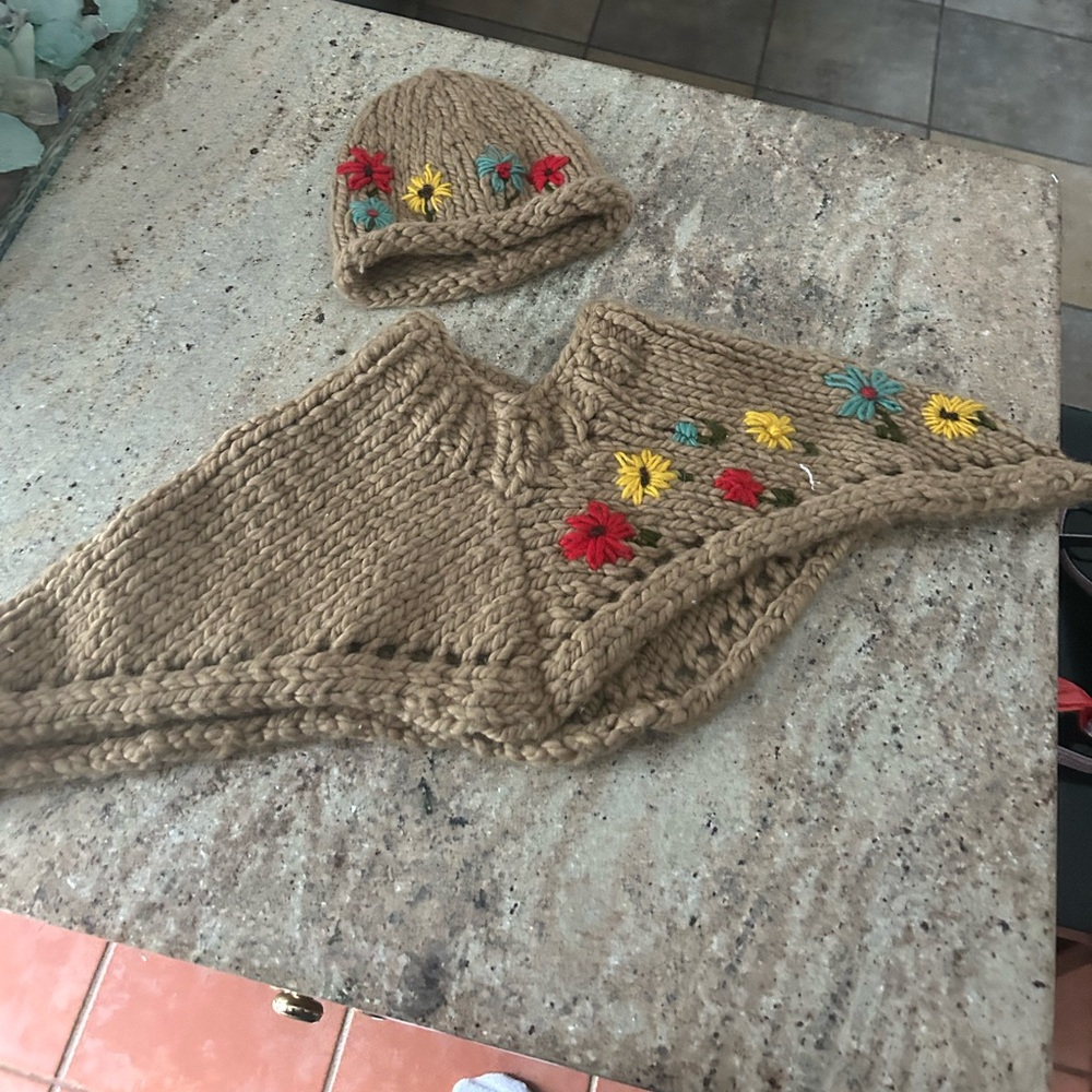 Handmade Knit Scarf and Hat Set with Floral Embroidery flowers - Picture 14 of 14